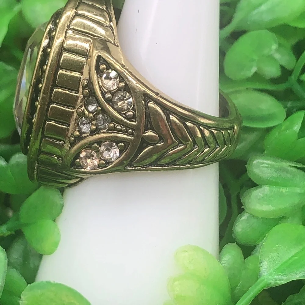 Heidi Daus SIZE 8 HUGE 🆕”Exquisite Elegance” Swarovski Crystals Ring - Picture 3 of 7